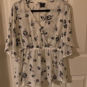 Torrid 0x Black white floral georgette top